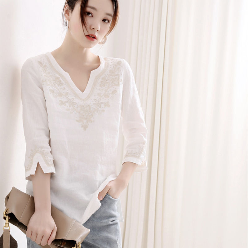 Arrival Summer Women Half Sleeve V-neck T-shirt High Quality Embroidery Cotton Linen Vintage Tee Shirt Femme White Tops M27 210512