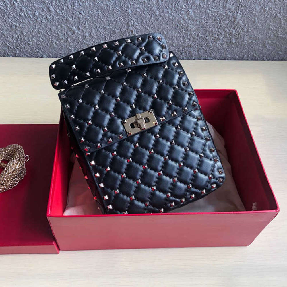 7A+Fashion 2021 new style women bags Latest mini pin trim Handles are removable A pack of three with Inside and outside the full skin fashion bags
7A+Fashion 2021 new style women bags Latest mini pin trim Handles are removable A pack of three with Inside and outside the full skin fashion bags