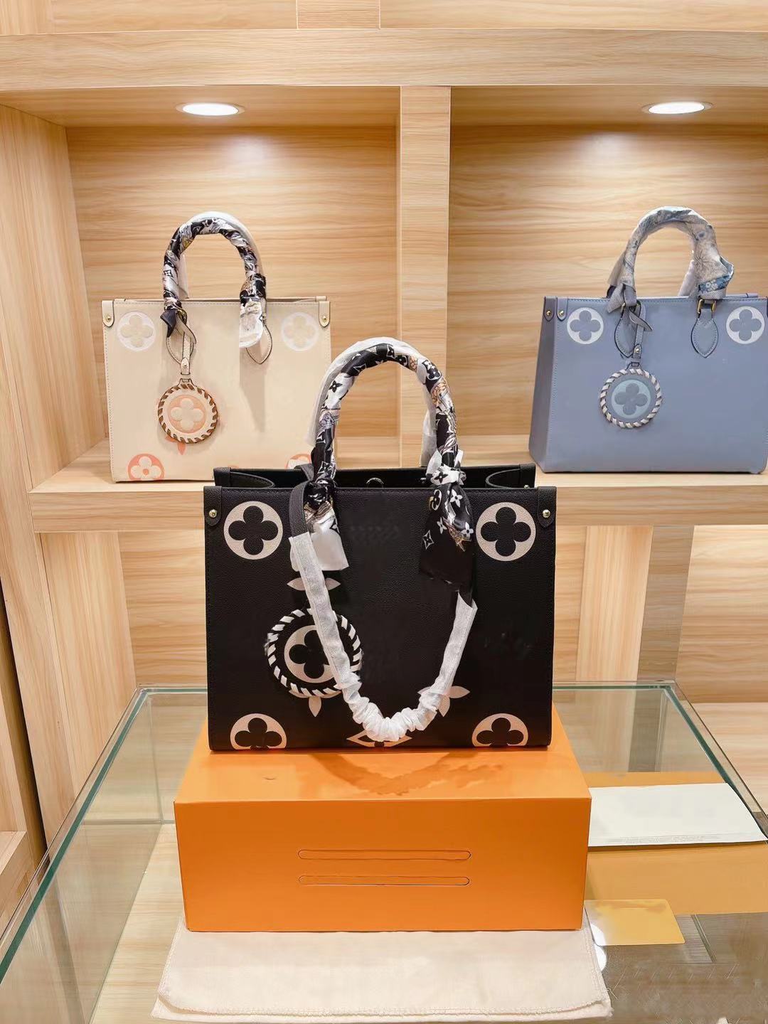 ladiesLuxury bag handbag classic jacquard contrast color high quality messenger shoulder bagss casual CC shopping bags, For shipping
ladiesLuxury bag handbag classic jacquard contrast color high quality messenger shoulder bagss casual CC shopping bags, For shipping