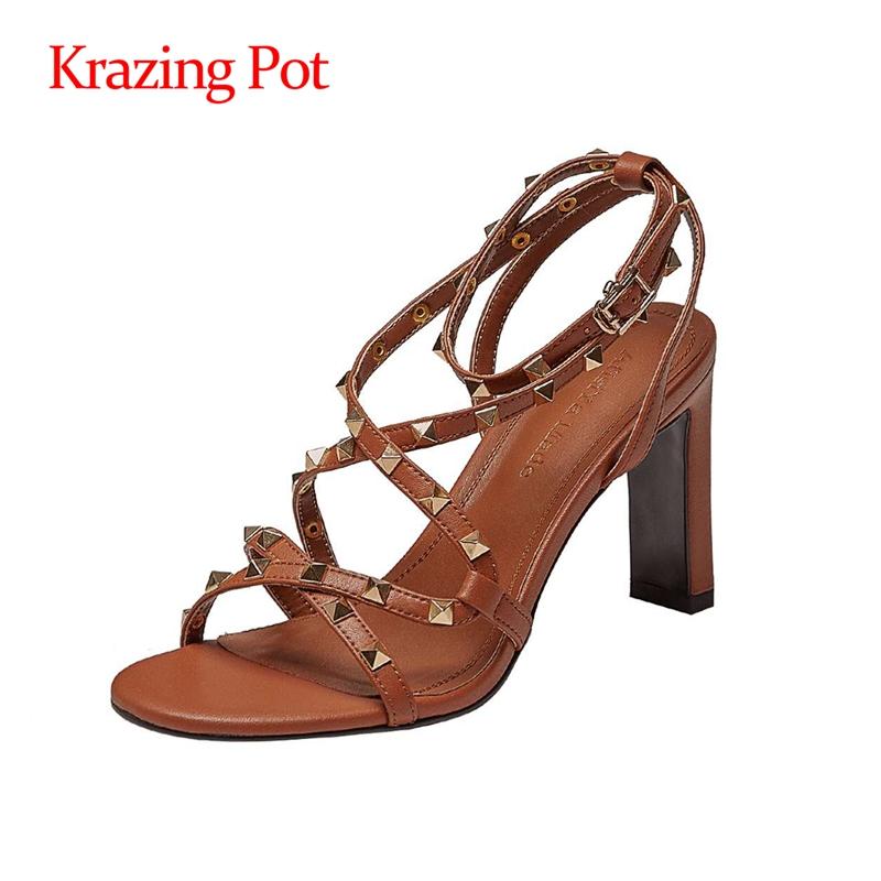 Krazing Pot Peep Toe Round Super High Heels European Style Vintage Rivets Solid Mature Sexy Buckle Strps Sandals Women L50 Dress Shoes, Black
Krazing Pot Peep Toe Round Super High Heels European Style Vintage Rivets Solid Mature Sexy Buckle Strps Sandals Women L50 Dress Shoes, Black