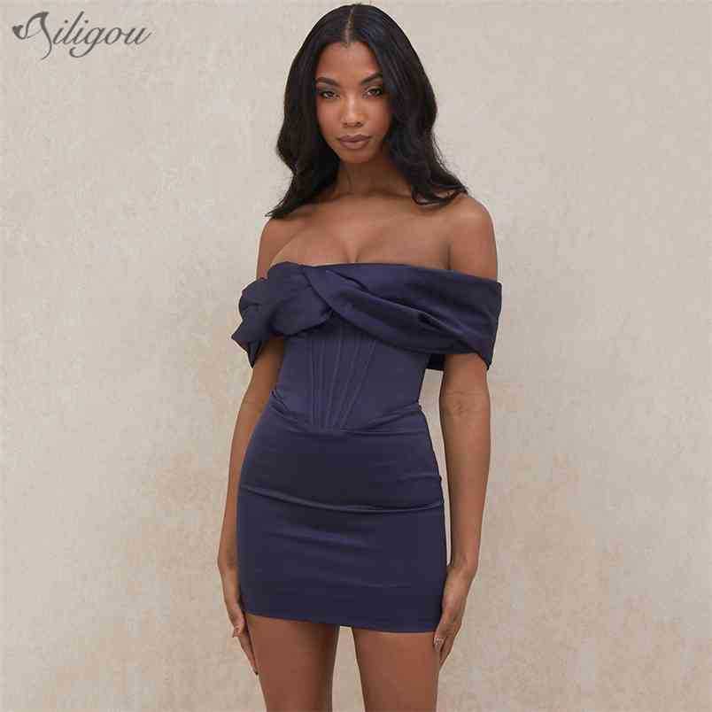 Strapless Pleated Mini Dress Fashionable Christmas Celebrity Satin Birthday Club Costume Ladies Sexy Party 210525, Navy blue
Strapless Pleated Mini Dress Fashionable Christmas Celebrity Satin Birthday Club Costume Ladies Sexy Party 210525, Navy blue
