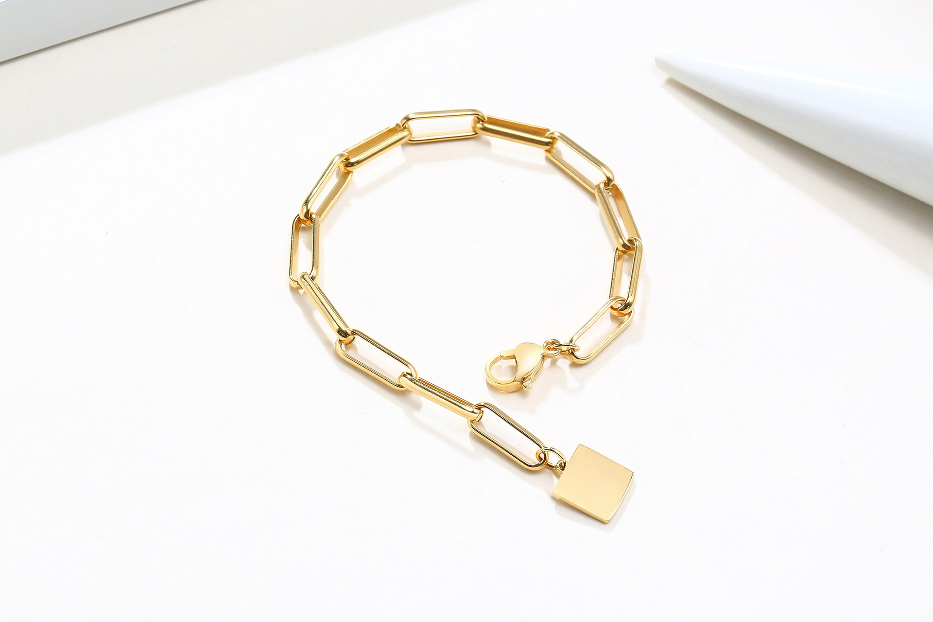 Stainless steel chain link square brand bracelet 18K gold female version simple fashion INS niche design, Black
Stainless steel chain link square brand bracelet 18K gold female version simple fashion INS niche design, Black