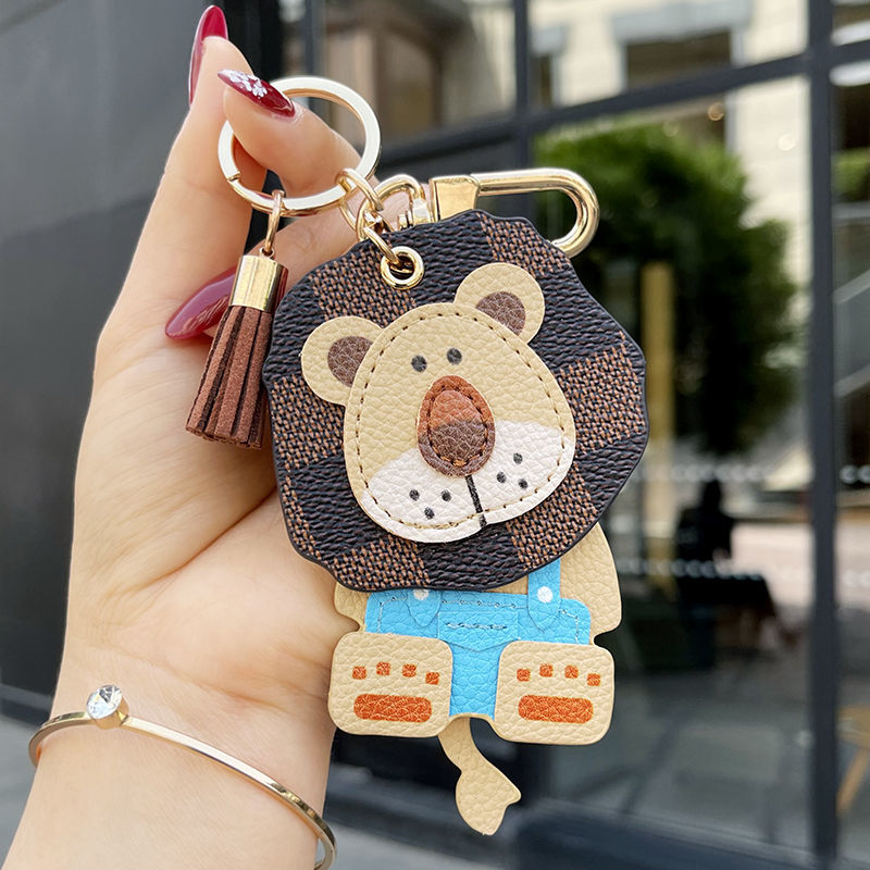 Leather Shaking Head Lion Keychain Classic Presbyopia Pendant Cute Car Key Ring Charm Men And Women Jewelry Pendant Keyfob