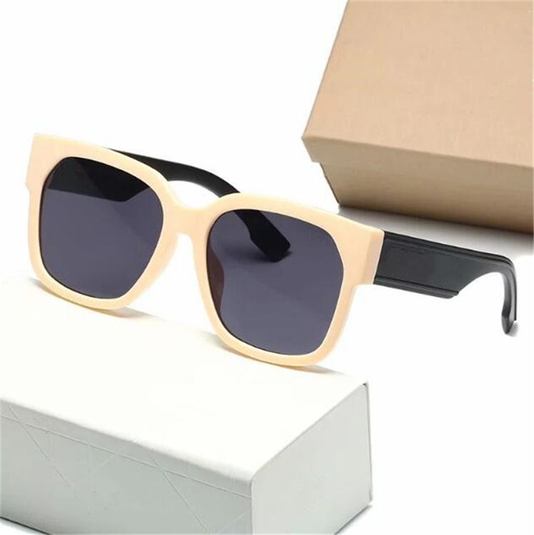 The latest selling fashion designer sunglasses 6062 cat eye frame top quality anti-UV400 lens with original, Black
The latest selling fashion designer sunglasses 6062 cat eye frame top quality anti-UV400 lens with original, Black