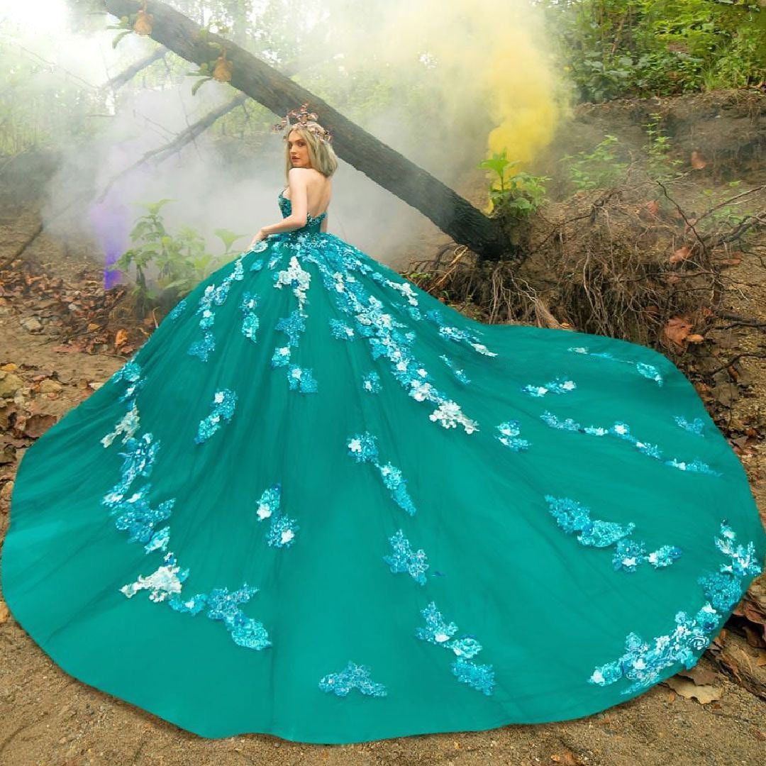 Beaded Hunter Ball Gown Quinceanera Dresses Strapless Neck Lace Appliqued Prom Gowns Sweep Train Tulle Sweet Masquerade Dress