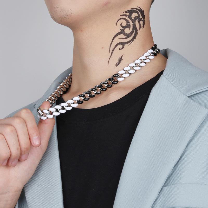 Chains Luxury Men's Hip Hop Rock Necklaces Fashion White And Black Color Matching Necklace For Men AS Gift Grunge Accessories Male
Chains Luxury Men's Hip Hop Rock Necklaces Fashion White And Black Color Matching Necklace For Men AS Gift Grunge Accessories Male
