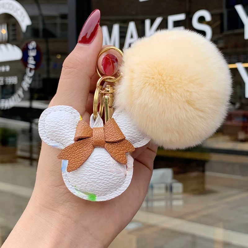 Fashion designer leather key chain odd odd key chain creative couple luxury car key chain ring pendant bag pendant accessory
Fashion designer leather key chain odd odd key chain creative couple luxury car key chain ring pendant bag pendant accessory