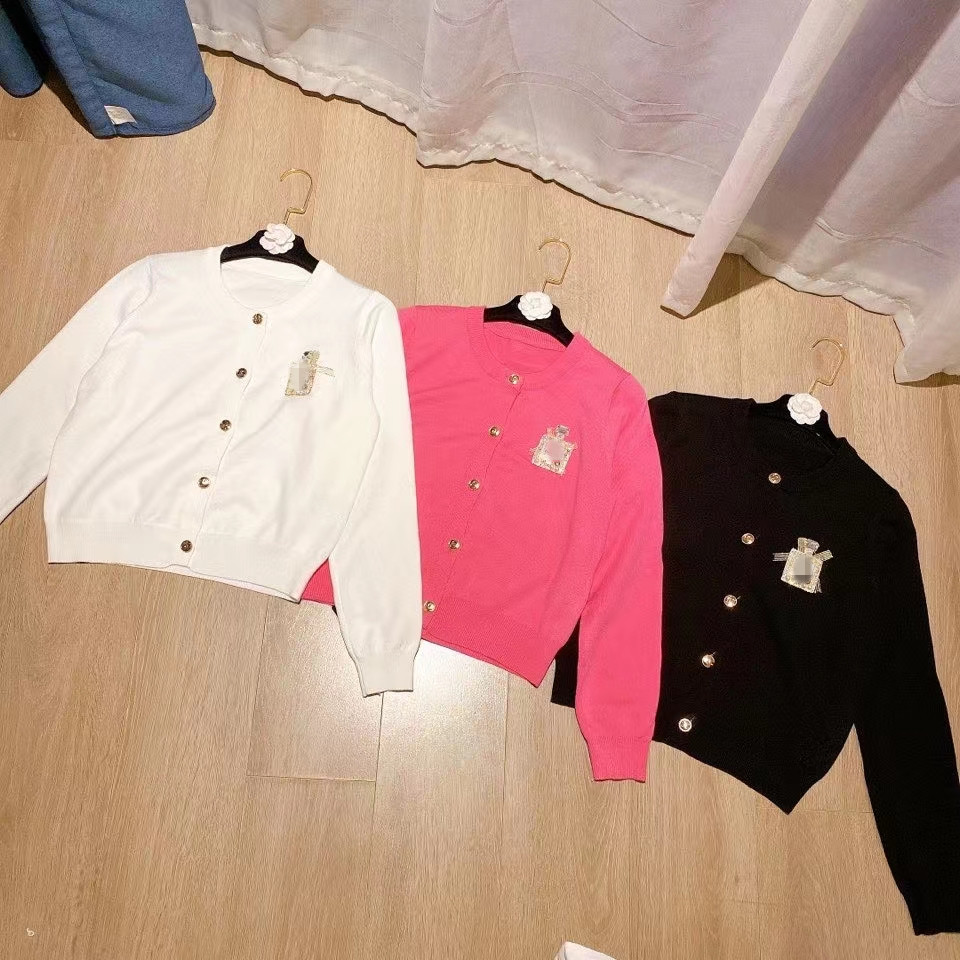 2021 Autumn new women's o-neck long sleeve knitted perfume bottle patchwork sweater cardigan short coat tops, White
2021 Autumn new women's o-neck long sleeve knitted perfume bottle patchwork sweater cardigan short coat tops, White