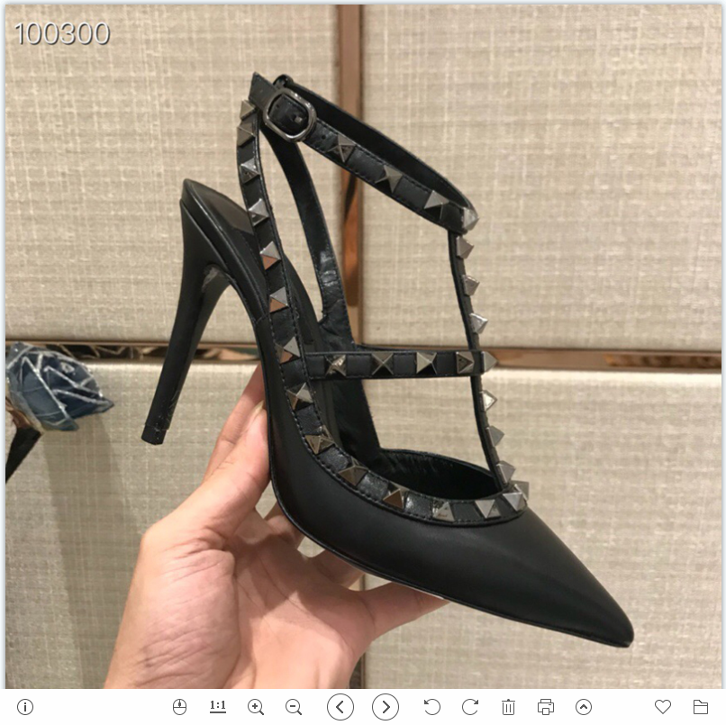 2021 Good Quality Fashion Women Luxurys Designers Shoes Designer Sandals Womens Luxury High Heels Sandal Dress Shoess With Box Size 35-41 -G429, Black
2021 Good Quality Fashion Women Luxurys Designers Shoes Designer Sandals Womens Luxury High Heels Sandal Dress Shoess With Box Size 35-41 -G429, Black