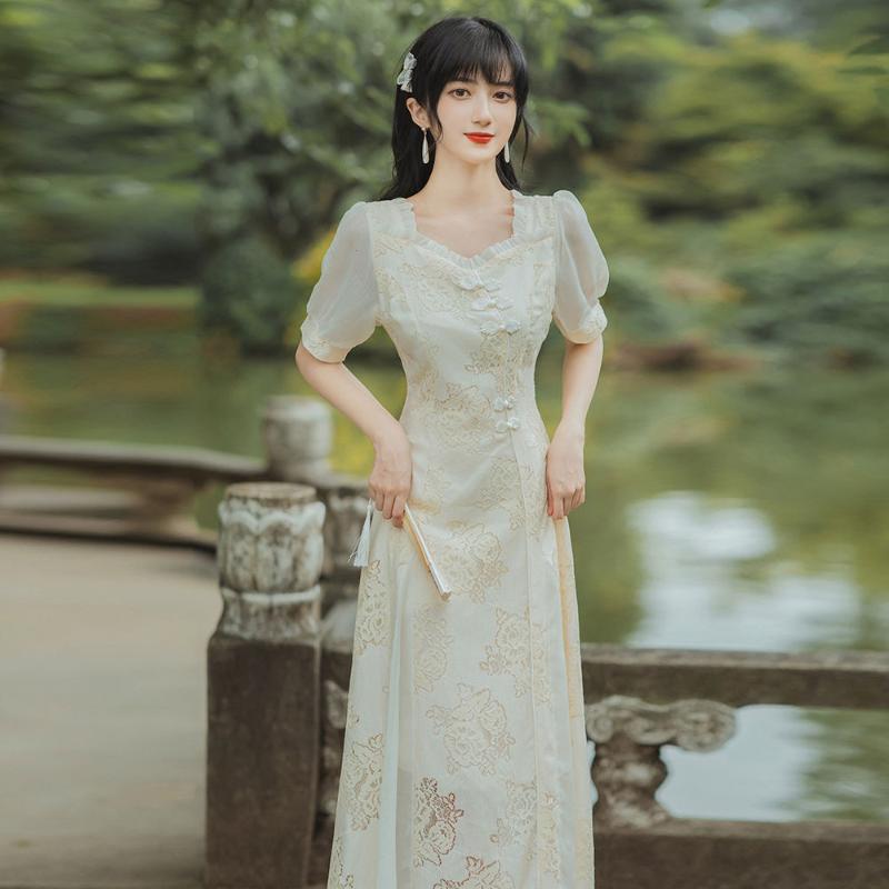 Ethnic Clothing Improved Lady White Satin Chinese Dress Gown Sexy Square Neck Puff Sleeve Cheongsam A-line Embroidery Vintage Button Qipao
Ethnic Clothing Improved Lady White Satin Chinese Dress Gown Sexy Square Neck Puff Sleeve Cheongsam A-line Embroidery Vintage Button Qipao