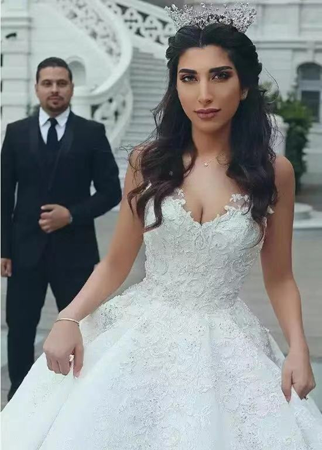Gorgeous Lace Ball Gown Wedding Dresses Pearls Beaded Floor Length Bridal Gowns Straps Sleeveless Dubai Bride Dress For Garden Chapel 2022 Plus Size V