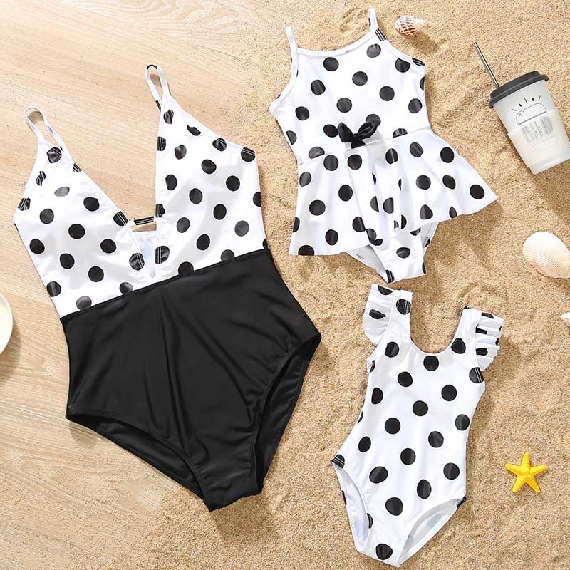 Dad Son Swimwear Beach Bath Swimsuits Dots Family Look Bikini Mommy Me Clothes Mom and Daughter Dress Matching Outfits 210417