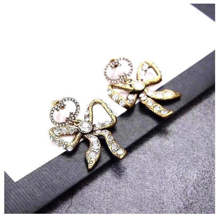 Luxury jewelry Designer Jewelry Women Earrings Diamond Stud letter stamp Brass with gold plated pearl earring elegant hot fashion
Luxury jewelry Designer Jewelry Women Earrings Diamond Stud letter stamp Brass with gold plated pearl earring elegant hot fashion