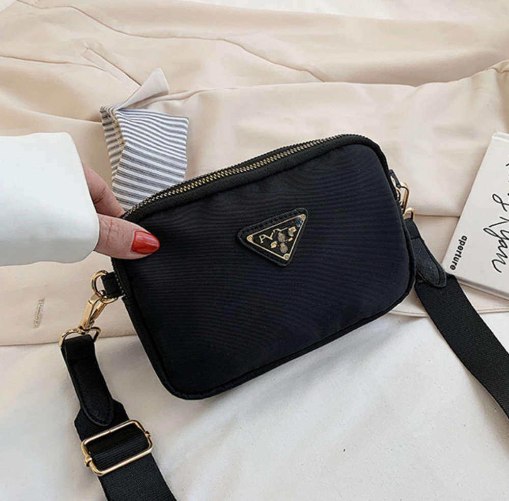 P family's straddle women's bag waterproof nylon oxford Mini Bag Single Shoulder Messenger Canvas
P family's straddle women's bag waterproof nylon oxford Mini Bag Single Shoulder Messenger Canvas