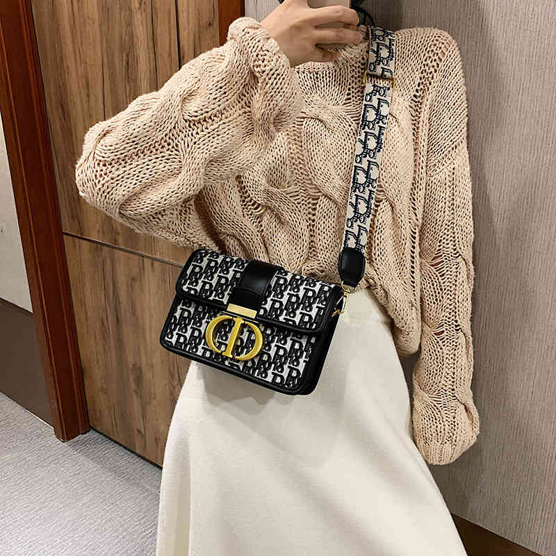 Discount Handbag star same women's new fashionable embroidery small square bag, White
Discount Handbag star same women's new fashionable embroidery small square bag, White