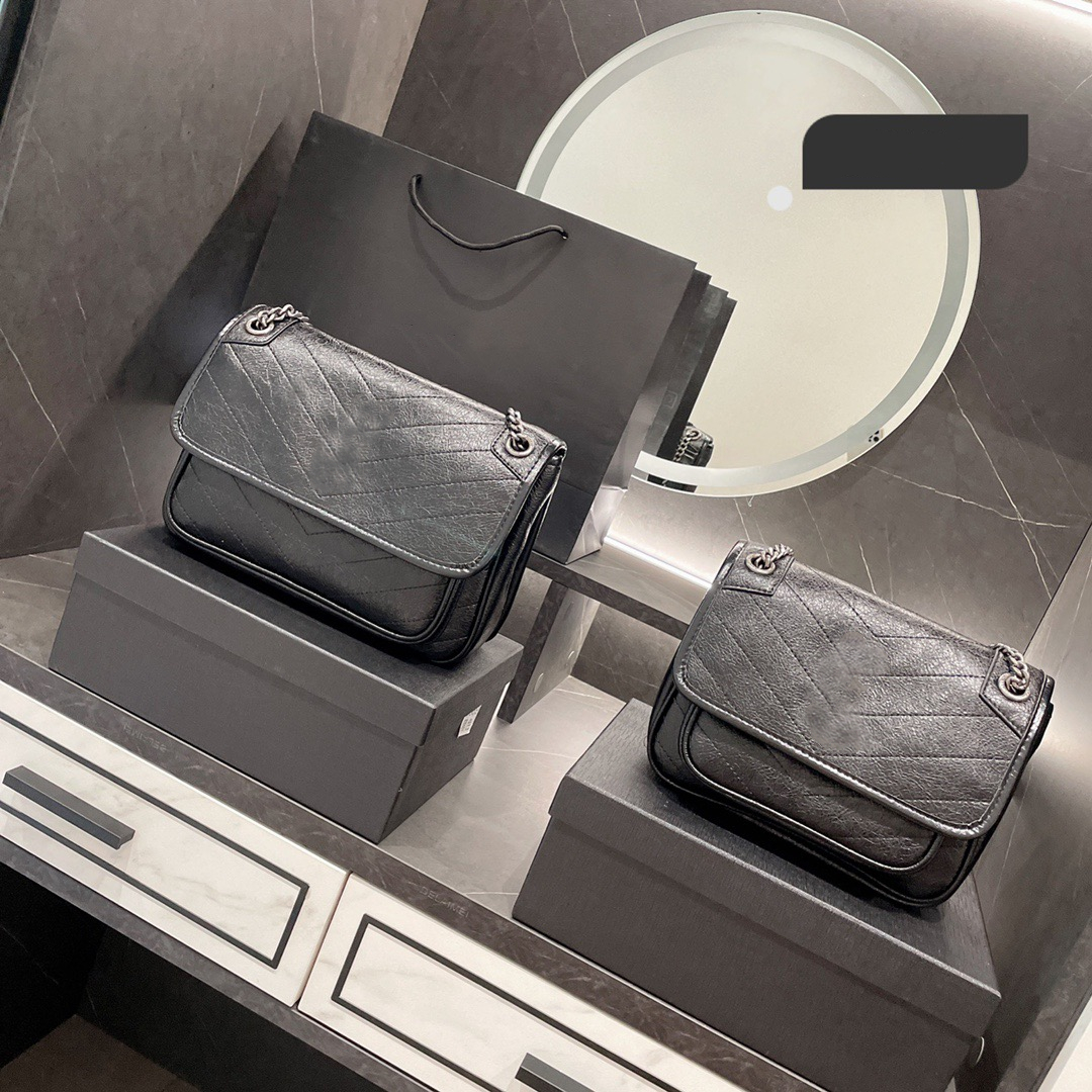 2021 Luxury Designer Pleated Handbag Envelope Lady Sliver Chain Shoulder Bag High Quality Postman Messenger Female Classic NIKI Two Sizes Option 28cm&23cm, Grey
2021 Luxury Designer Pleated Handbag Envelope Lady Sliver Chain Shoulder Bag High Quality Postman Messenger Female Classic NIKI Two Sizes Option 28cm&23cm, Grey