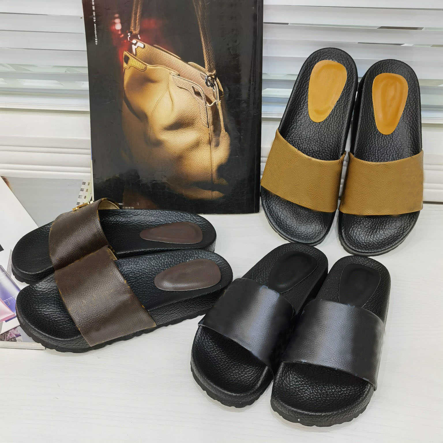 Pairs Fashion Rubber Designer Slide Slipper Gear Bottoms women Striped Sandal Causal Non-Slip Summer Huaraches Platform Flip Flops Slides, Black
Pairs Fashion Rubber Designer Slide Slipper Gear Bottoms women Striped Sandal Causal Non-Slip Summer Huaraches Platform Flip Flops Slides, Black