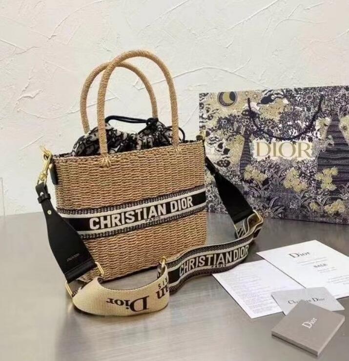 2021 fashion shoulder bags for Women Leather handbag Crossbody bag messenger famous brands designer handbags high quality DD, Red;black
2021 fashion shoulder bags for Women Leather handbag Crossbody bag messenger famous brands designer handbags high quality DD, Red;black