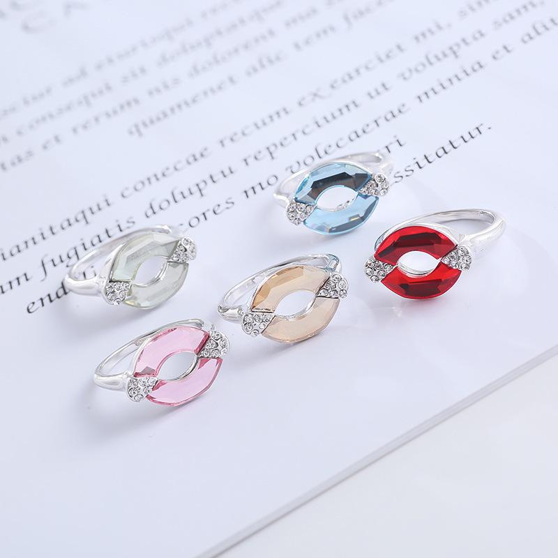 Wedding Rings Fashion Exquisite Diamond Inlaid With Multi-color Crystal Lips Rhinestone Ring For Women Special Gifts Jewelry Wholesale, Slivery;golden
Wedding Rings Fashion Exquisite Diamond Inlaid With Multi-color Crystal Lips Rhinestone Ring For Women Special Gifts Jewelry Wholesale, Slivery;golden