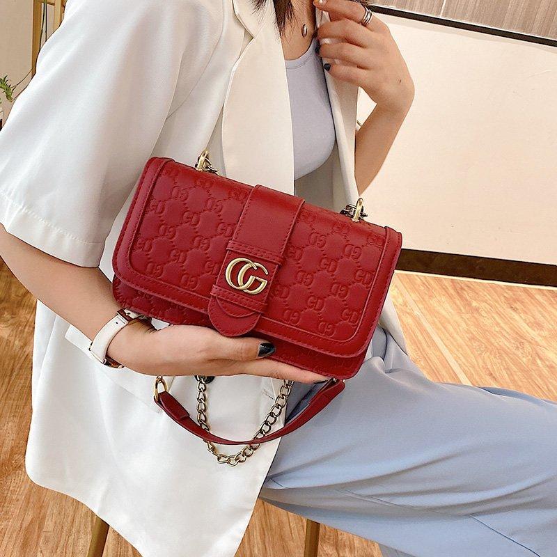 Women's Premium Texture Luxury Shoulder Bag 2021 Fashion Designer Letter Printed Chain Handbag Wild Messenger Purses Bags
Women's Premium Texture Luxury Shoulder Bag 2021 Fashion Designer Letter Printed Chain Handbag Wild Messenger Purses Bags