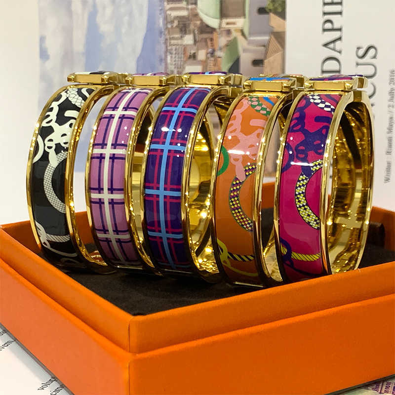 Stainless Steel Charm Gold Bracelets for Women Luxury Jewelry Designer h Bangles Color Enamel Fashion Gift for Love Wholesale Q0717, Black
Stainless Steel Charm Gold Bracelets for Women Luxury Jewelry Designer h Bangles Color Enamel Fashion Gift for Love Wholesale Q0717, Black