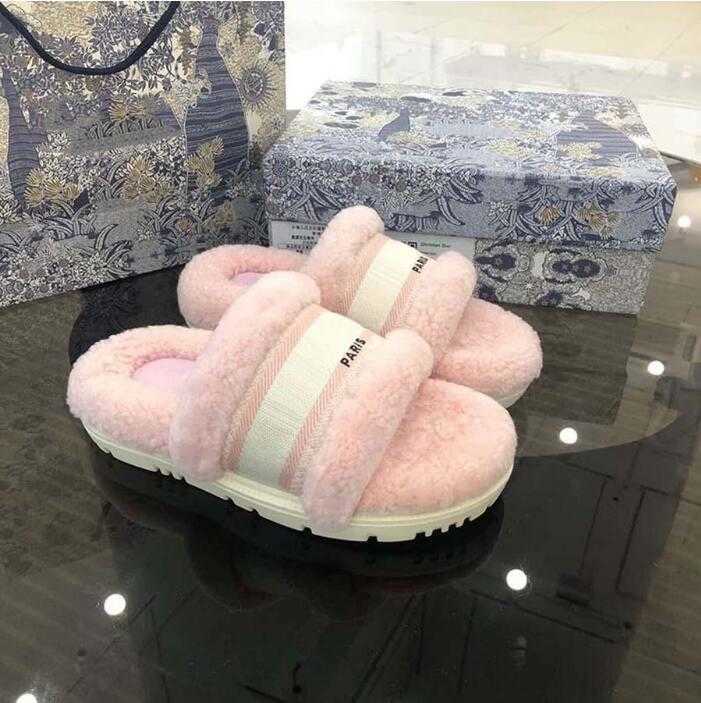 Designers Womens Slippers Oran Woolskin Luxury Fluffy Slipper Ladies Indoor Warm Furry Flip Flops Women Amazing Plush Fur Slides Spring
Designers Womens Slippers Oran Woolskin Luxury Fluffy Slipper Ladies Indoor Warm Furry Flip Flops Women Amazing Plush Fur Slides Spring
