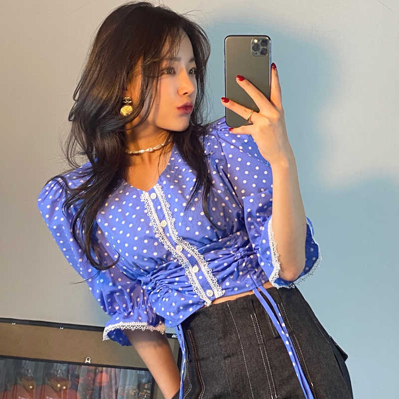 Korejpaa Women Shirt Summer Korean Chic Girl Western Style V-Neck Lace Stitching Drawstring Flared Sleeve Polka-Dot Blouses 210526