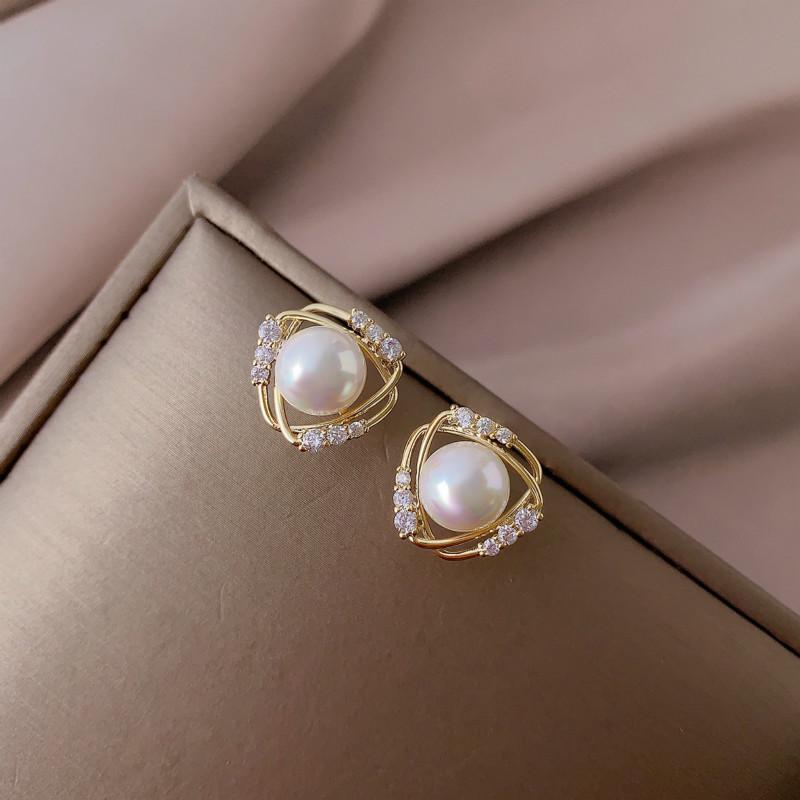 Stud 2021 South Korea Exquisite Pearl Small Earrings Fashion Temperament Simple Elegant Lady Jewelry
Stud 2021 South Korea Exquisite Pearl Small Earrings Fashion Temperament Simple Elegant Lady Jewelry