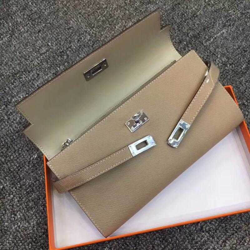 Designer cosmetic Bags 3A Quality Kerry Classic Wallet Epsom Calfskin Leather Purse For Women with Dust Box fashion bag 01
Designer cosmetic Bags 3A Quality Kerry Classic Wallet Epsom Calfskin Leather Purse For Women with Dust Box fashion bag 01