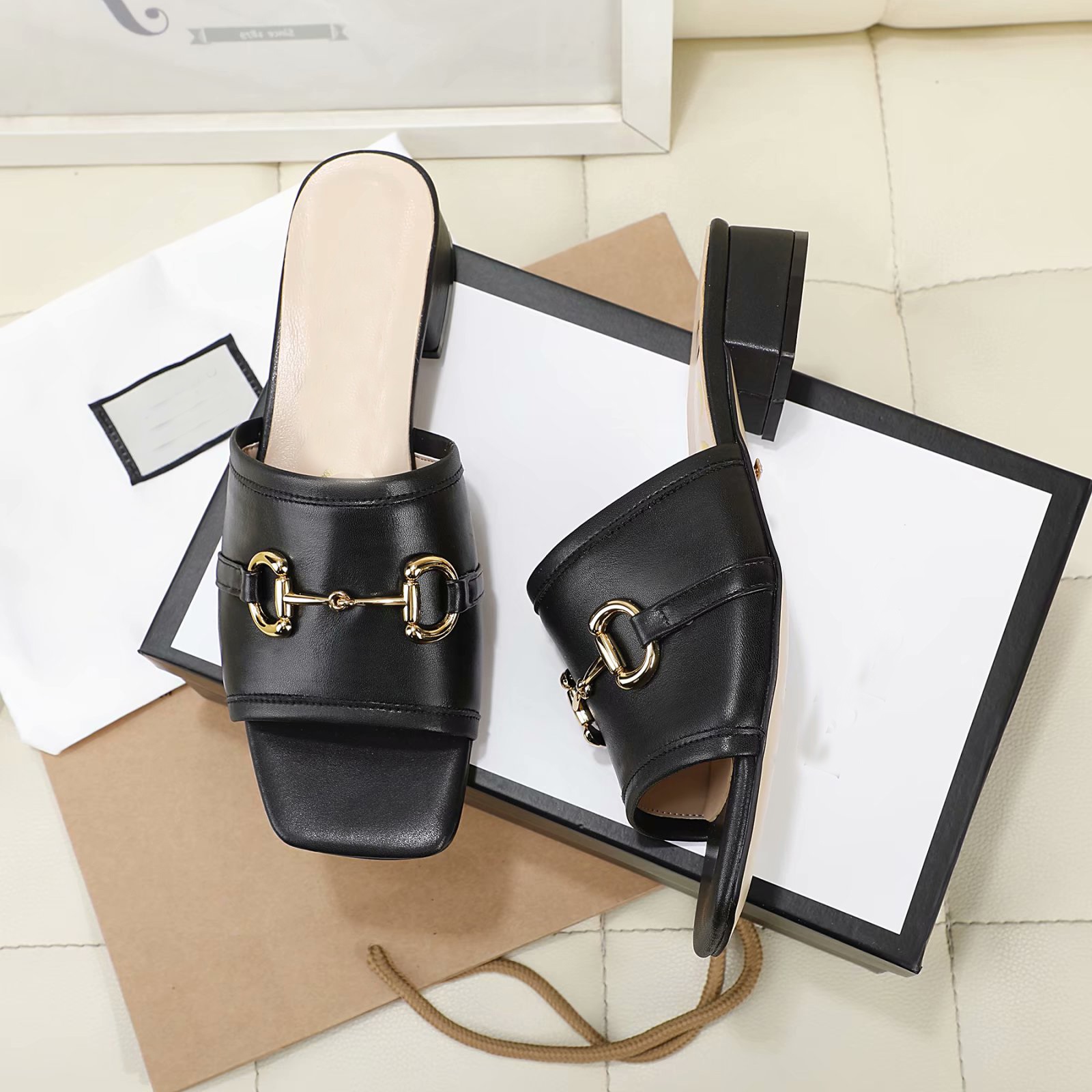 Cartoon Leather Beach Slippers: Fashionable, Low-Heeled, and Metal-Decorated Women's Shoes for Lazy Summer Days. Sizes 35-42., Black
Cartoon Leather Beach Slippers: Fashionable, Low-Heeled, and Metal-Decorated Women's Shoes for Lazy Summer Days. Sizes 35-42., Black
