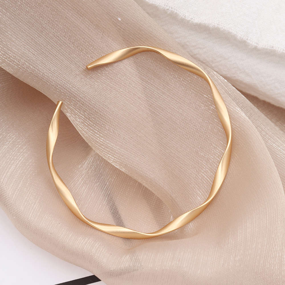 Hand catenary Korean jewelry water ripple twist matte open Bracelet women's personality simple cool style bracelet, Golden;silver
Hand catenary Korean jewelry water ripple twist matte open Bracelet women's personality simple cool style bracelet, Golden;silver