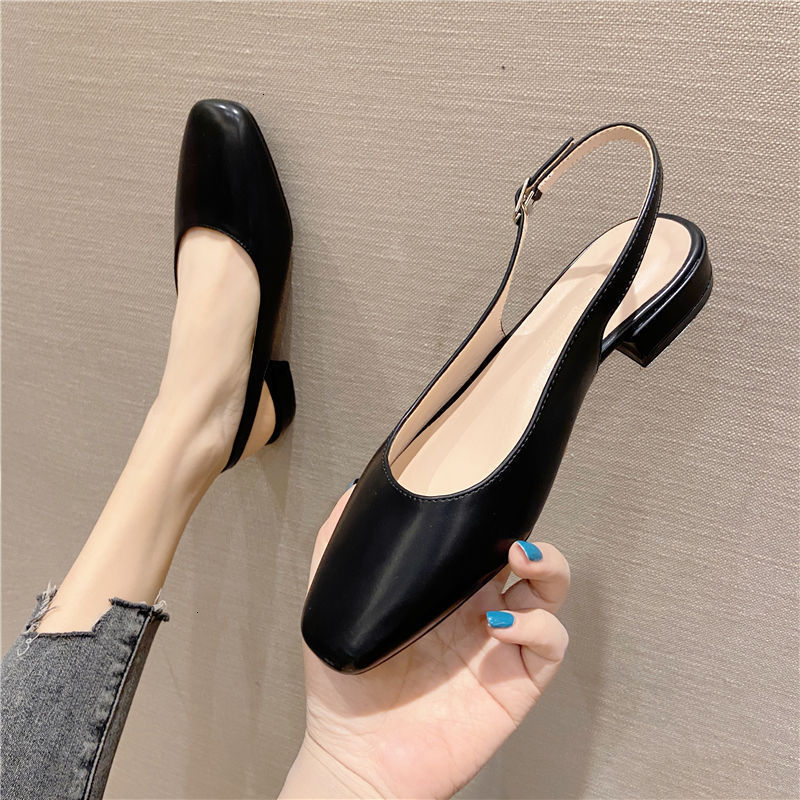 women's Sandals Houkong Baotou sandals middle heel square head single shoes thick large size soft leather granny JK47, 1# shoe box
women's Sandals Houkong Baotou sandals middle heel square head single shoes thick large size soft leather granny JK47, 1# shoe box