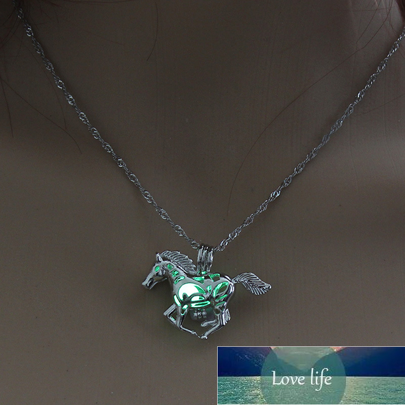 Horse Luminous Pendant Fluorescence Necklace Women Birthday Gift Glow In The Dark Yellow Blue Green Three Color Necklace Pendant Factory price expert 