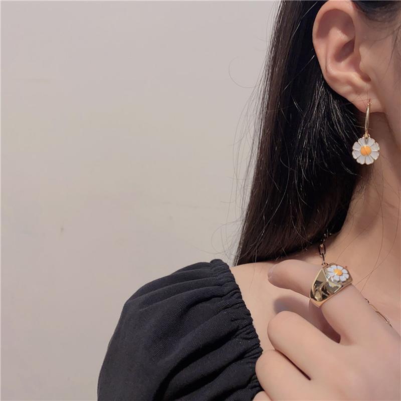 Earrings & Necklace Korea Girls Jewelry Set Small Daisy Bracelet Pendant Ear Studs Ring Fashion Metal Gift, Silver
Earrings & Necklace Korea Girls Jewelry Set Small Daisy Bracelet Pendant Ear Studs Ring Fashion Metal Gift, Silver