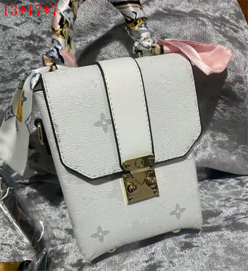 High quality fashion letter pattern female cosmetic bag large capacity beauty bags 2022 best-selling handbag with wholesale discount banquet, H1
High quality fashion letter pattern female cosmetic bag large capacity beauty bags 2022 best-selling handbag with wholesale discount banquet, H1
