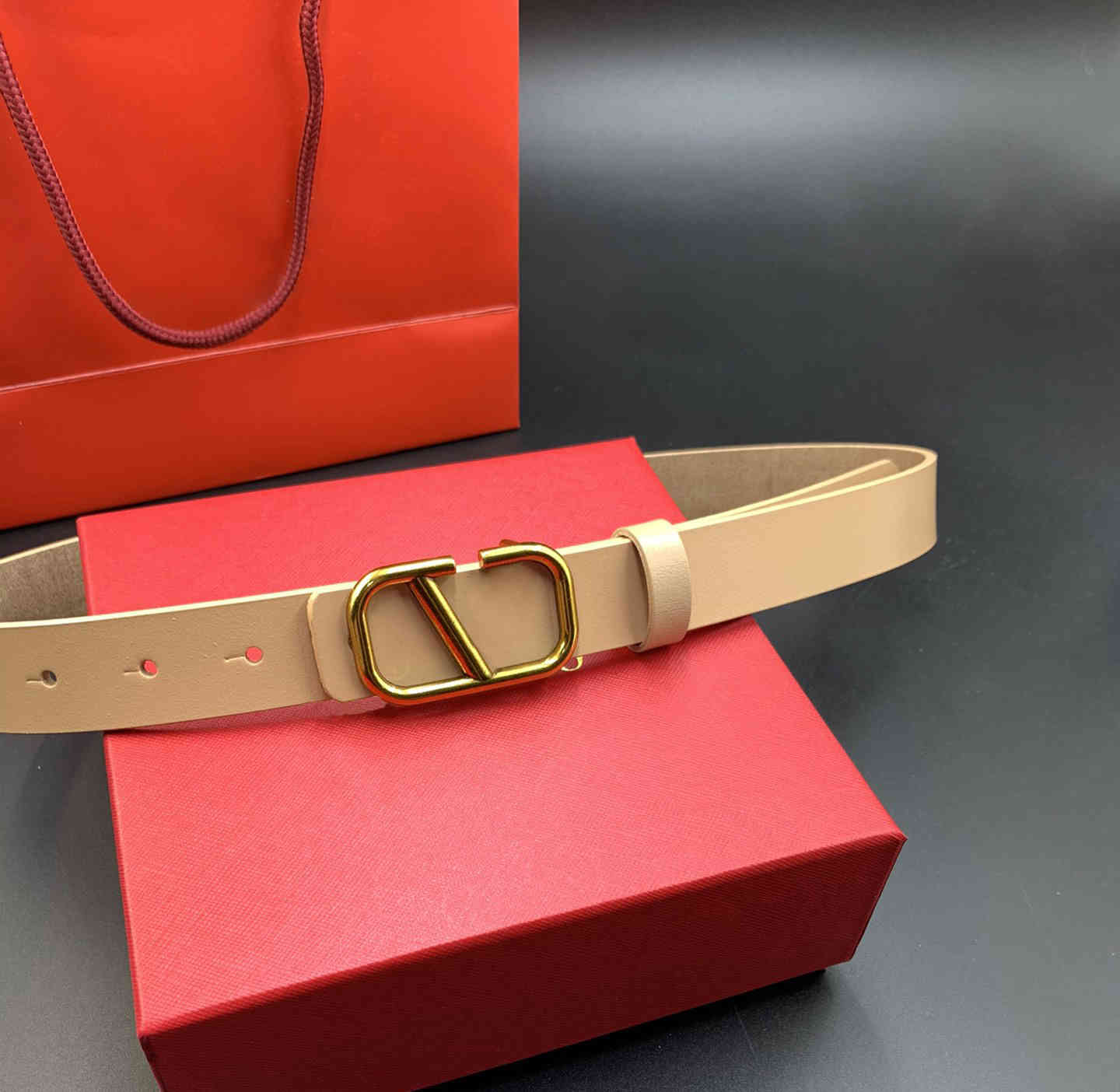 Luxurys designers belt Leather for women's Fashion belts high quality gold smooth buckle classic style women beautiful 8 colors good nice, Pink
Luxurys designers belt Leather for women's Fashion belts high quality gold smooth buckle classic style women beautiful 8 colors good nice, Pink