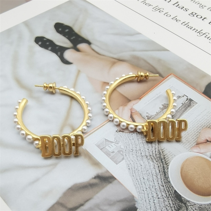 Luxury Jewelry / Di Family Temperament Simple Cd Letters Light Luxury Design Advanced Fashion Net Red Earrings Women, White
Luxury Jewelry / Di Family Temperament Simple Cd Letters Light Luxury Design Advanced Fashion Net Red Earrings Women, White