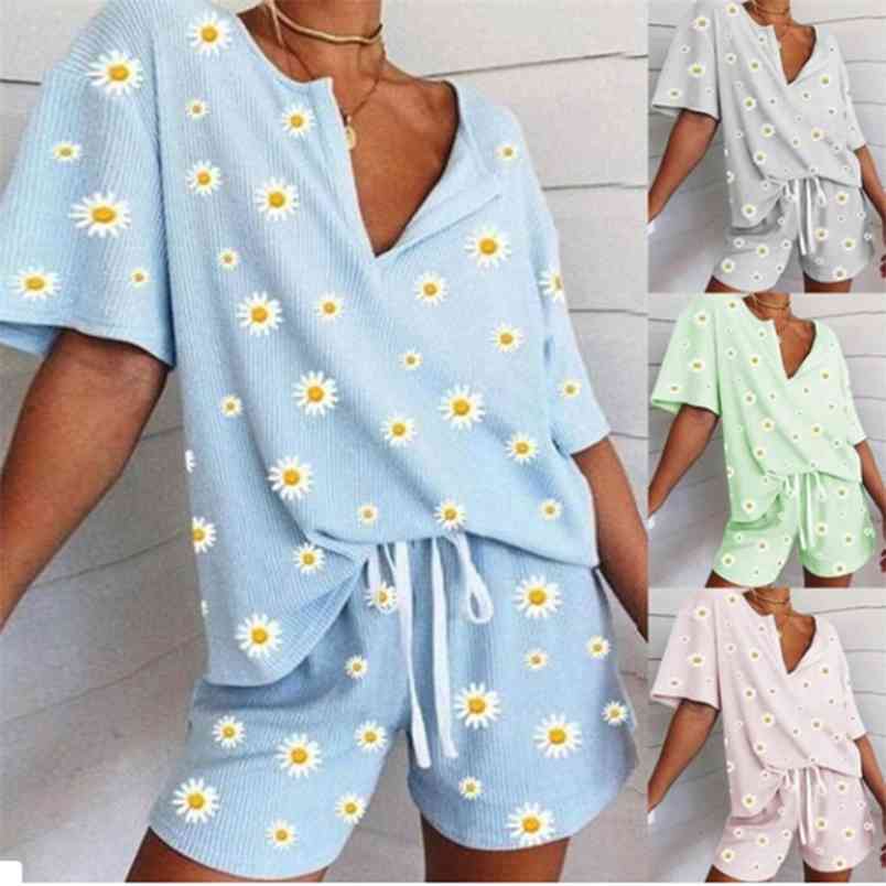 Ladies' Two-piece Summer Printed Small Daisy Short Sleeve V Neck Tshirt And Lace Up Shorts Sets Female Tracksuit Women 210517, Pink
Ladies' Two-piece Summer Printed Small Daisy Short Sleeve V Neck Tshirt And Lace Up Shorts Sets Female Tracksuit Women 210517, Pink