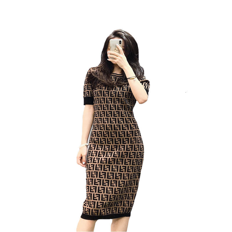 presbyopia FF letter New ice silk knitted dress for women in early autumn of 20, Black;gray
presbyopia FF letter New ice silk knitted dress for women in early autumn of 20, Black;gray