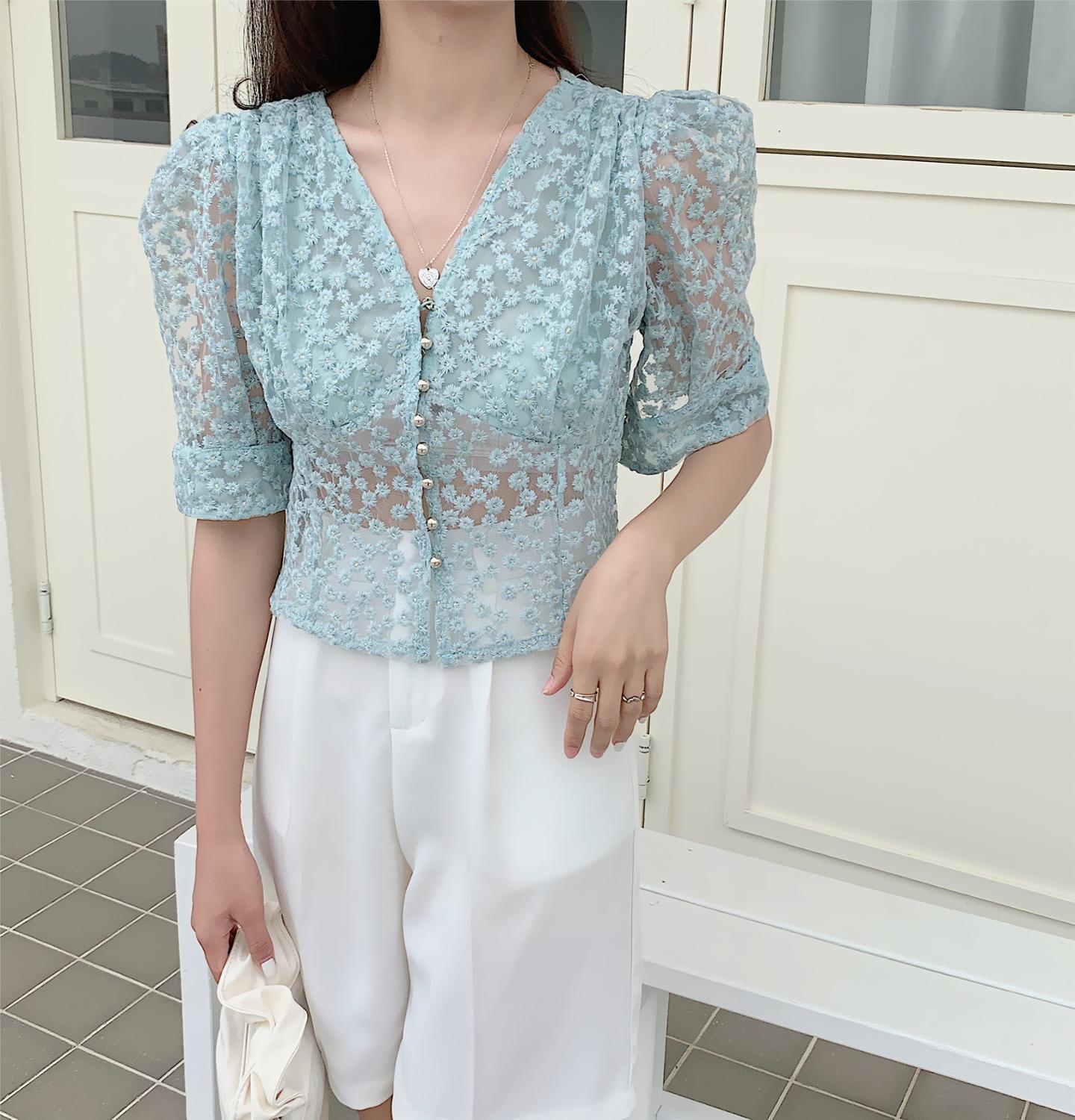 Comelsexy Summer Korean Style Floral Lace Blouses Women V-neck Sexy Tops Solid All-Match Single-breasted Shirt Blusas 210515