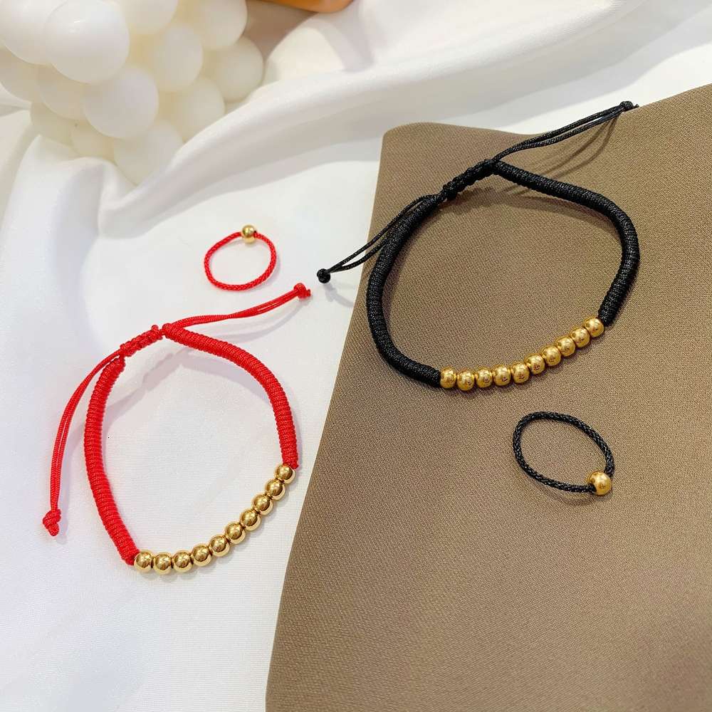 Hand catenary Tiktok, red st black rope, golden bean, gold chain bracelet, female no color, beads, hand, ring, ring.
Hand catenary Tiktok, red st black rope, golden bean, gold chain bracelet, female no color, beads, hand, ring, ring.