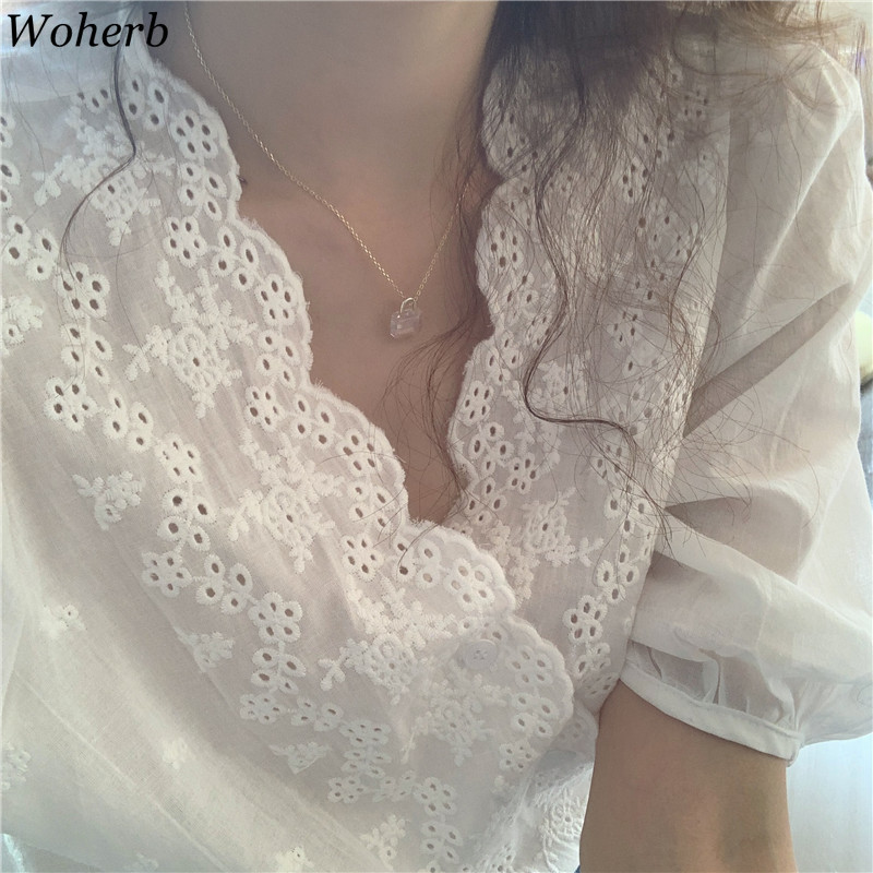 Korean Blusas Embroidered Lace Gentle Shirts Women Summer White Blouses Hollow Out V Neck Short Sleeve Loose Tops 210519