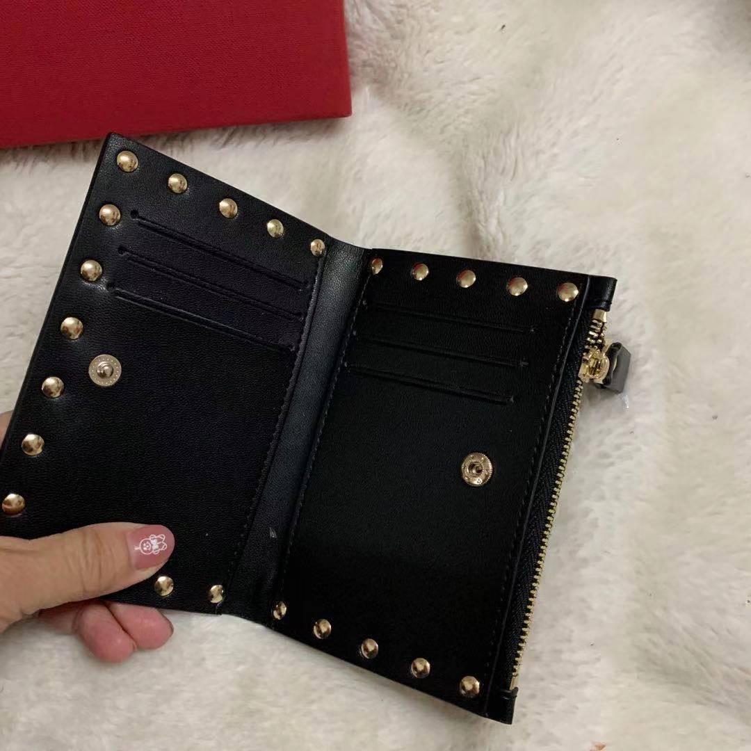 Fashion Quality Mini Wallets Bags Casual Letters tote lattice Wallet Card package Shoulder Bag Lady Black Sliver Red Colors, Inner black (gold buckle)
Fashion Quality Mini Wallets Bags Casual Letters tote lattice Wallet Card package Shoulder Bag Lady Black Sliver Red Colors, Inner black (gold buckle)