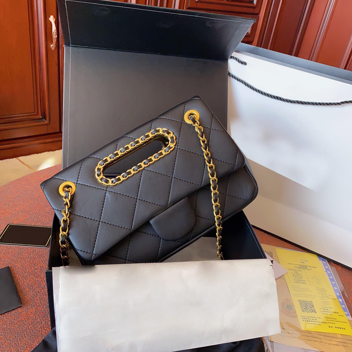 CF hand bag lambs wallet have The serial number luxury designs tote bags classic fashion sheepskin crossbody purse women gold chain
CF hand bag lambs wallet have The serial number luxury designs tote bags classic fashion sheepskin crossbody purse women gold chain