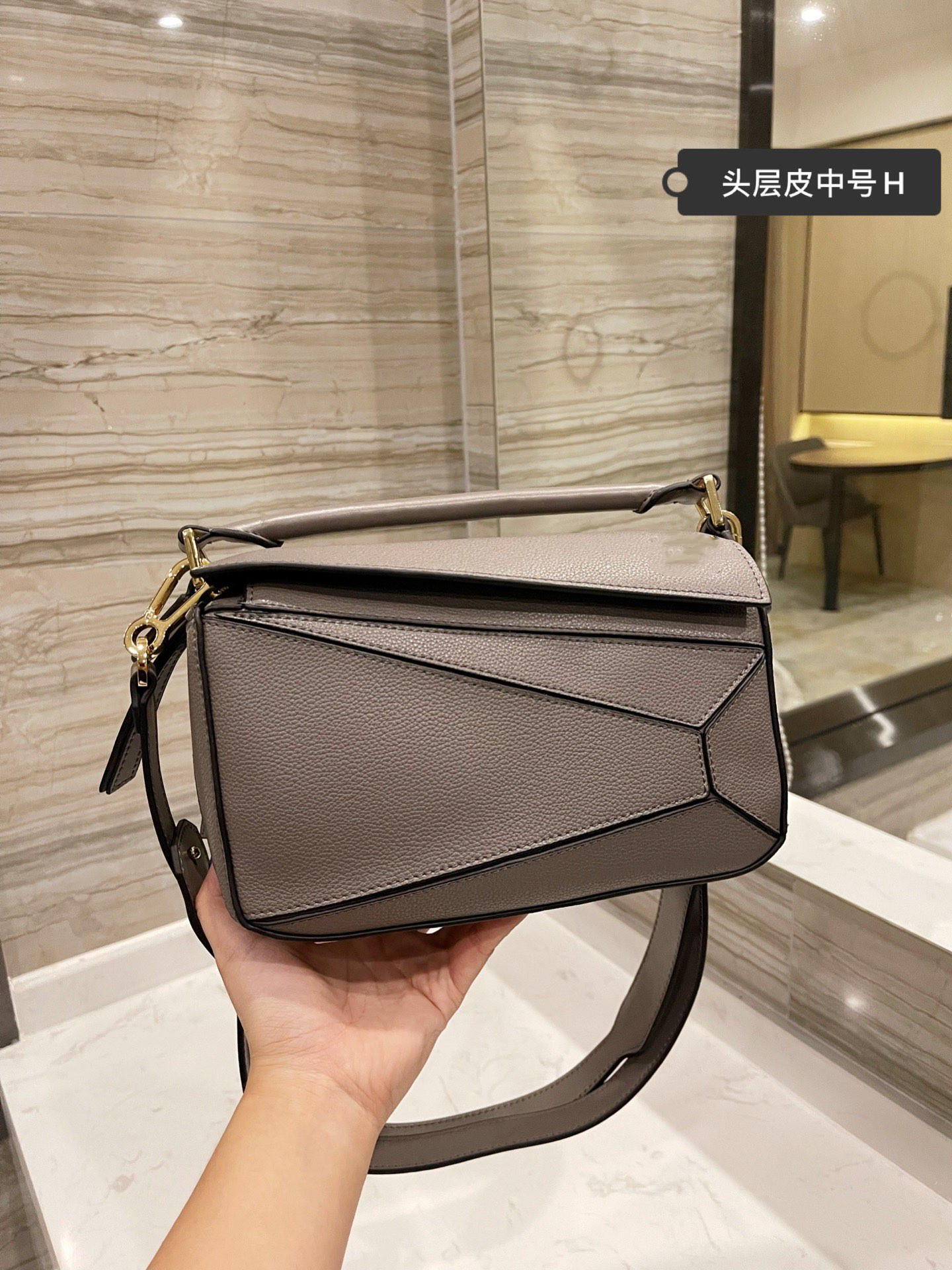 2021 fashion lady diagonal bag ladyhandbag with leather trim and handle luxury designer shoulderbag, Other options
2021 fashion lady diagonal bag ladyhandbag with leather trim and handle luxury designer shoulderbag, Other options