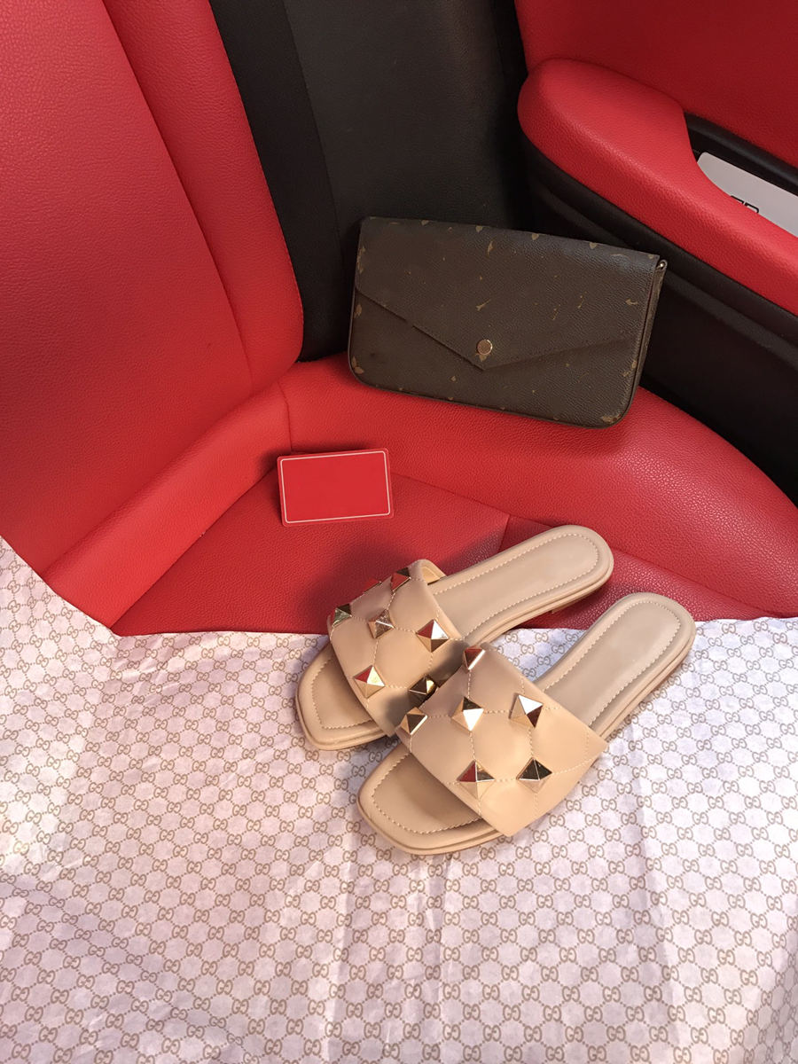 Valentino
Shoes Luxury Designers Shoes 2021 fashion sandals high heels high quality imitation counter brand sandals high heels k22-1
Valentino
Shoes Luxury Designers Shoes 2021 fashion sandals high heels high quality imitation counter brand sandals high heels k22-1