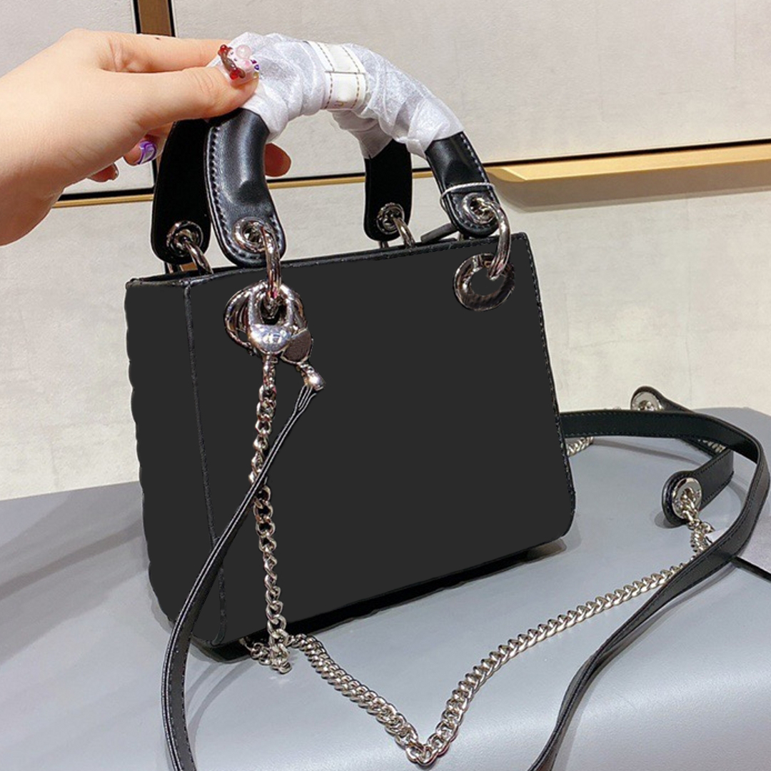 Designer Gift Boxes Shoulder Bags With Silk Scarf High Quality Messenger Bag Gold and Silver Hardware Boutique Lady Cross Body Shopping Handbag Clutch Totes HQD32, Red gold
Designer Gift Boxes Shoulder Bags With Silk Scarf High Quality Messenger Bag Gold and Silver Hardware Boutique Lady Cross Body Shopping Handbag Clutch Totes HQD32, Red gold