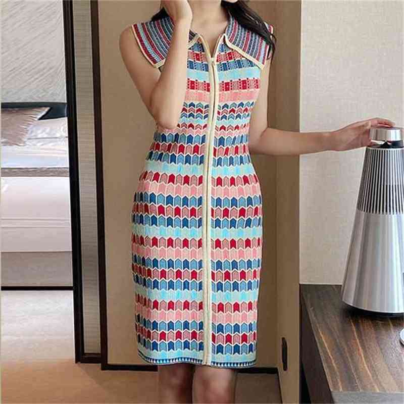 Vintage Summer Fashion Plaid Knitted Dress Women Sleeveless Lapel Collar Casual Zipper Slim Mini Female Vestidos 210519, Photo color
Vintage Summer Fashion Plaid Knitted Dress Women Sleeveless Lapel Collar Casual Zipper Slim Mini Female Vestidos 210519, Photo color