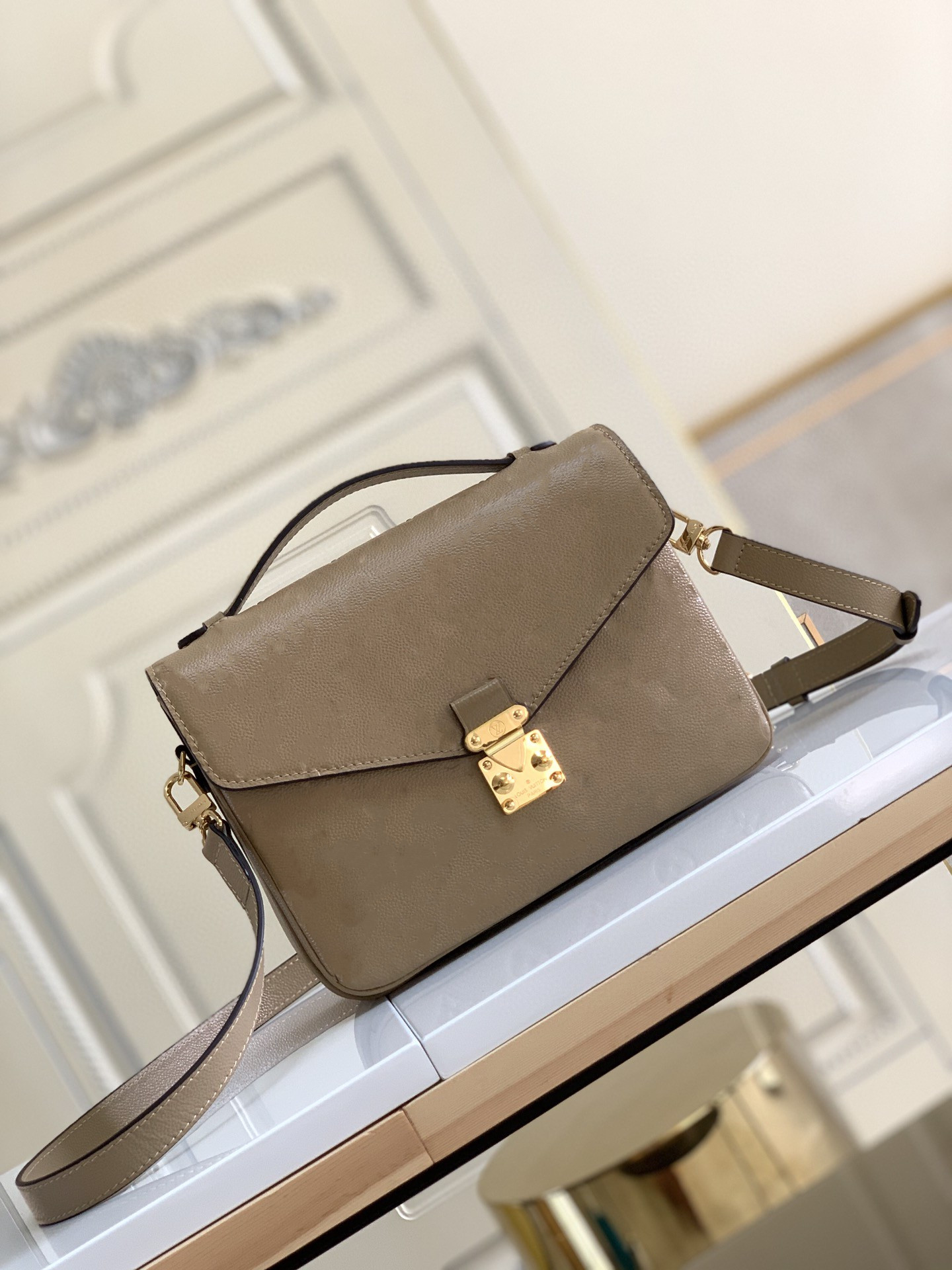 Women's Embossed Bags Crossbody Shoulder Handbag Black METIS Leather Bobby Quality POCHETTE Message Bag, Box
Women's Embossed Bags Crossbody Shoulder Handbag Black METIS Leather Bobby Quality POCHETTE Message Bag, Box