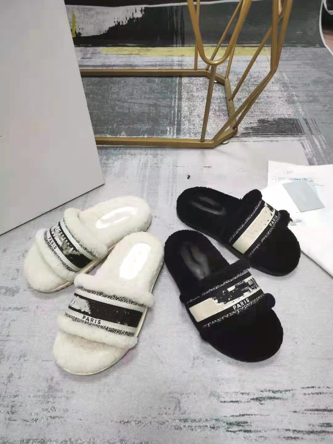 Fashion women wool sandals selling Slippers Woman Slipper Shoes Autumn Winter slides Sandal Size 35-40, Box
Fashion women wool sandals selling Slippers Woman Slipper Shoes Autumn Winter slides Sandal Size 35-40, Box